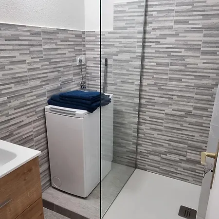 Moderne Treeland - Basel - Airport *