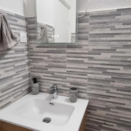 Moderne Treeland - Basel - Airport Saint-Louis (Haut-Rhin)