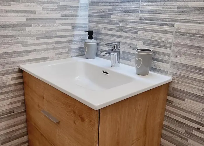 Moderne Treeland - Basel - Airport