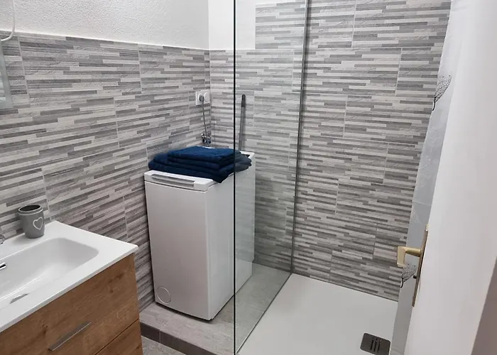 Moderne Treeland - Basel - Airport *