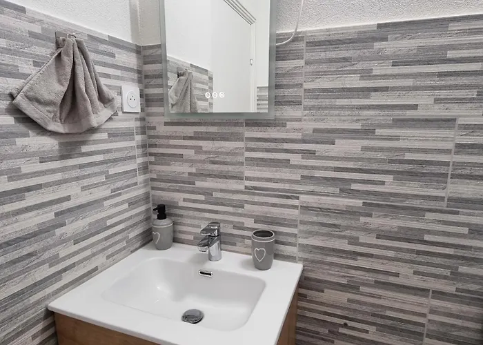 Moderne Treeland - Basel - Airport Saint-Louis (Haut-Rhin)